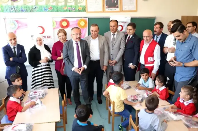 Siirt'te 4 bin öğrenciye giyim yardımı