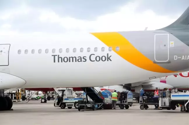 'Thomas Cook' firmasına ait 2 bin 957 yolcu, Antalya'dan 14 uçak ile ülkelerine gönderildi