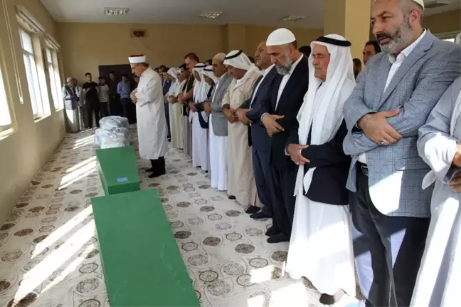 Trafik kazasında ölen 4 kardeş yan yana toprağa verildi