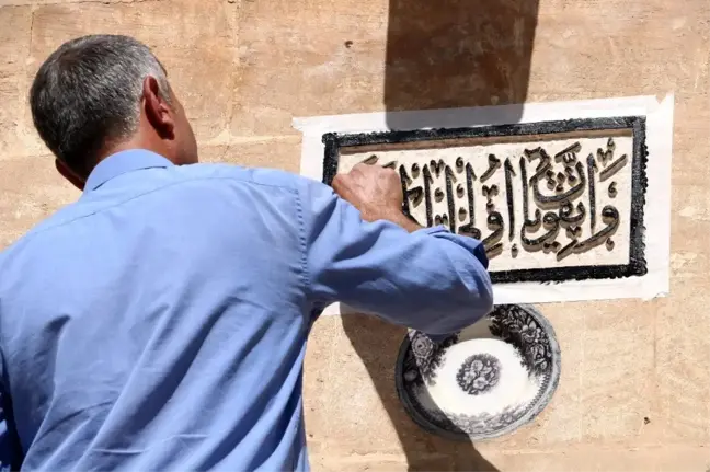 Balıklıgöl'ün kaybolmaya yüz tutmuş tarihi kitabeleri onarılıyor