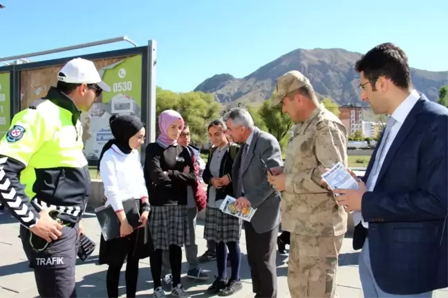 Oltu'da yaya geçidi nöbeti etkinliği