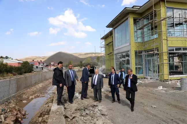 Vali Arslantaş, Refahiye'de incelemelerde bulundu