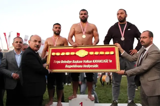 Tosya'da yağış güreşler nefesleri kesti