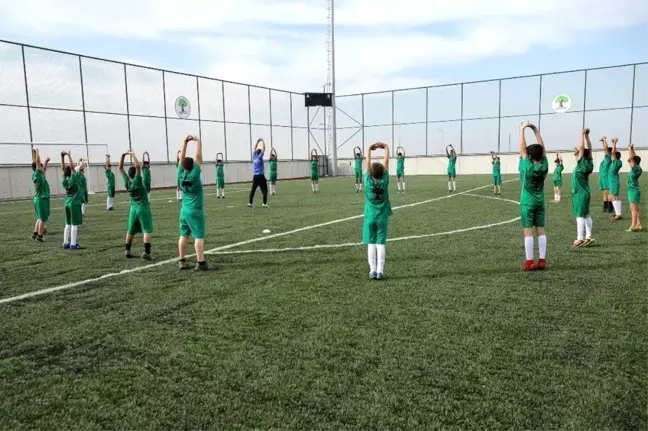 Beykent Stadyumu'nda Futbol Spor Okulu büyük ilgi görüyor