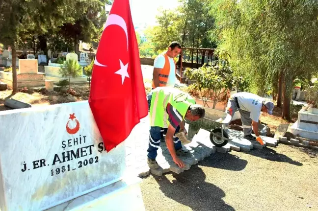 Büyükşehir'den şehit mezarına bakım ve yol çalışması