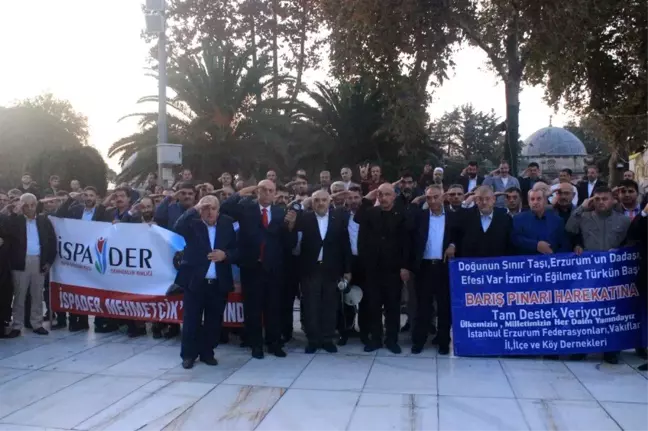 Eyüpsultan Camisi'nde vatandaşlardan Mehmetçik için dua