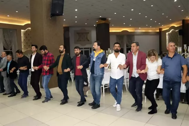Gazeteci çiftin mutlu günü