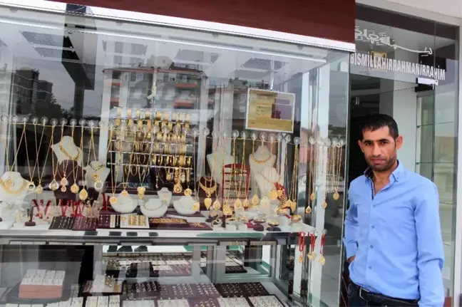 Silahlı soygunda çalınan 3 kilo altınına kavuşan kuyumcunun mutluluğu