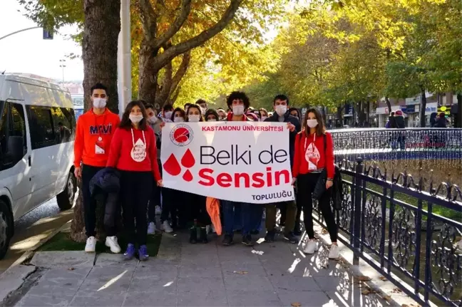 Üniversiteliler lösemili çocuklar için maskeleri umut ağacına astı
