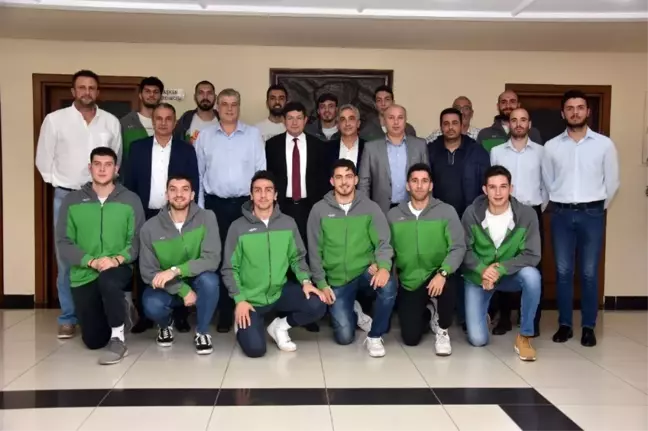 Nazilli Belediyespor Erkek Basketbol Takımı galibiyet sevincini paylaştı