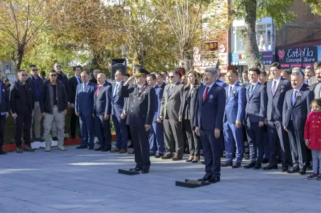 Van'da Atatürk'ü anma töreni