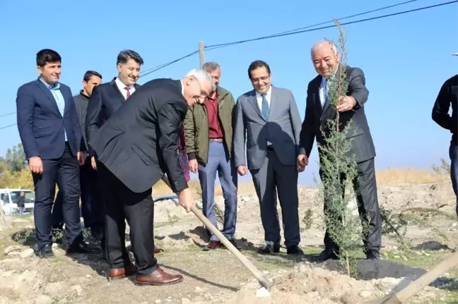 Battalgazi Belediyesi bin fidanı toprakla buluşturdu