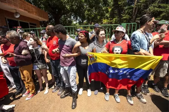 Guaido yanlıları Venezuela'nın Brezilya'daki büyükelçiliğini bastı