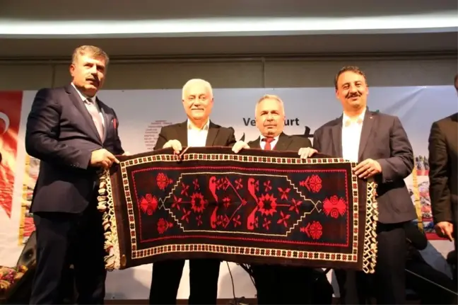 Nihat Hatipoğlu, Kepsut'ta Mevlidi Nebi konferansı verdi