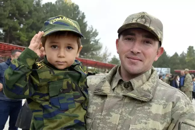 3 yaşındaki Yusuf, asker selamıyla yemin törenine damga vurdu