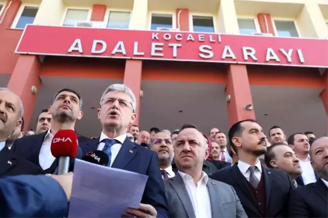 AK Parti'den Anıtkabir'de slogan atan gençlere küfür eden şahıs hakkında suç duyurusu