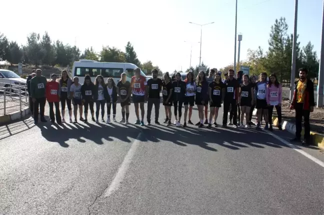 Dicle Üniversitesi'nde 'Bir Nefes Sıhhat' koşusu gerçekleşti