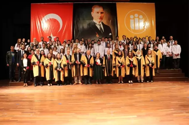 Malatya'da eczacı adayları beyaz önlüklerini törenle giydi