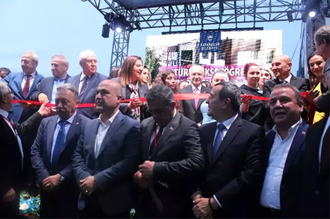 Kılıçdaroğlu İzmir'de kız öğrenci yurdu açılışına katıldı