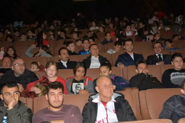 Sporcular, 'Cep Herkülü: Naim Süleymanoğlu'nu izlediler