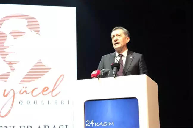 Bakan Selçuk, Öğretmenler Arası Kısa Öykü Yarışması Ödül Töreni'ne katıldı