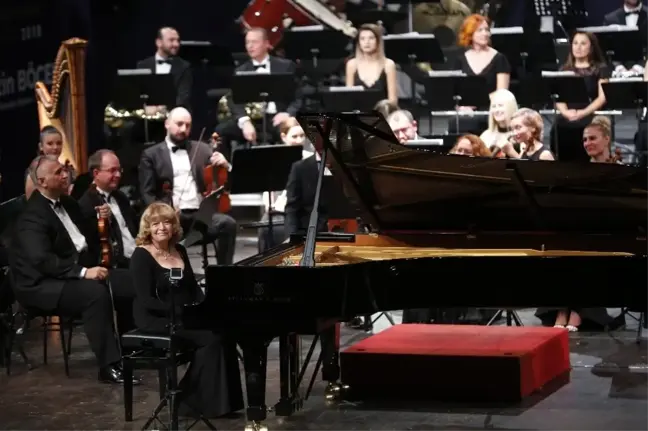 Ünlü piyanist İdil Biret, Antalya'da sahne aldı
