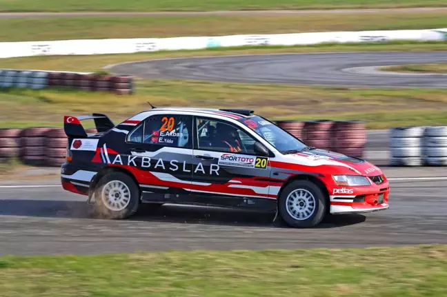 Rallikrosta nefes kesen çekişme