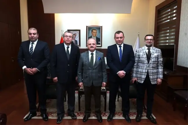 Eskişehirspor'un yeni yöneticileri Vali Çakacak'ı ziyaret etti