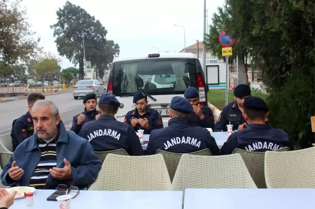Görme engelli esnaftan Barış Pınarı Harekâtı'na anlamlı destek