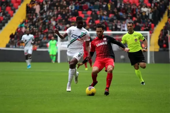 Süper Lig: Gaziantep FK: 0 - Denizlispor: 0 (İlk Yarı)