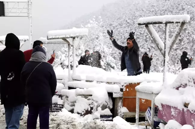 Zigana Dağı'nda kar kalınlığı 15 santimetreyi geçti