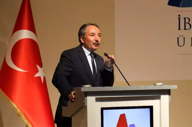 AİÇÜ'de 'Toplumsal Değişimde Kadın Erkek Rolleri ve Şiddet' konferansı düzenlendi