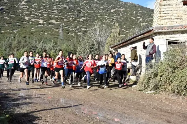 Isparta Spor Lisesi'nden atletizmde çifte birincilik