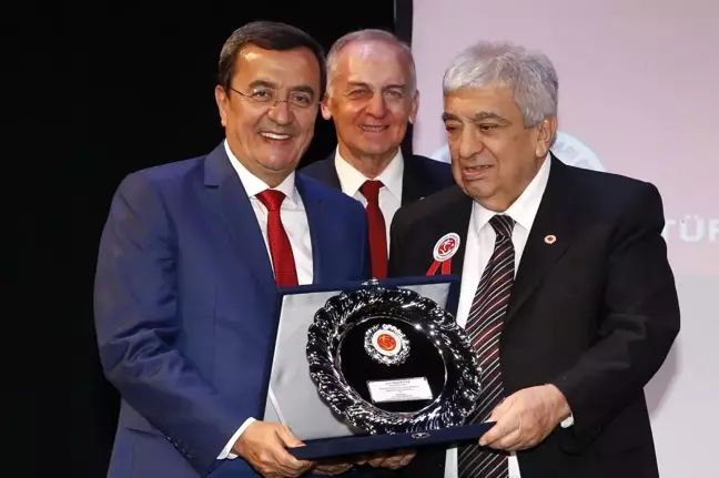 TÜRFAD, futbola emek verenleri yaşarken ödüllendirdi