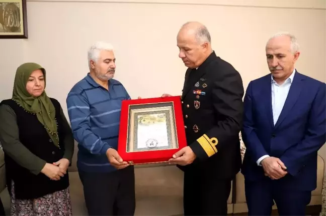 Şehit Mustafa Korkmaz'ın anne ve babasına 'Şehadet Belgesi' takdim edildi