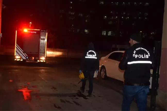 Vagonların üstünden atlayan genç yüksek gerilim hattına kapılarak öldü