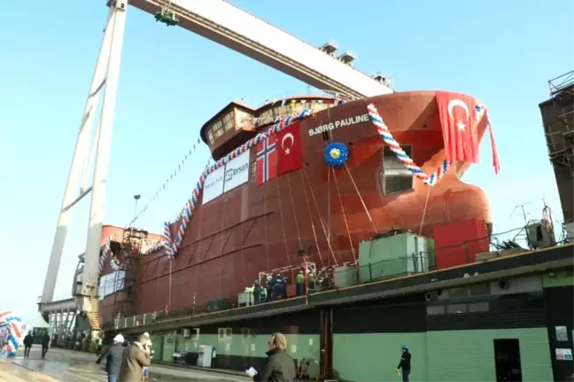 Canlı balık taşıma gemisi törenle denize indirildi