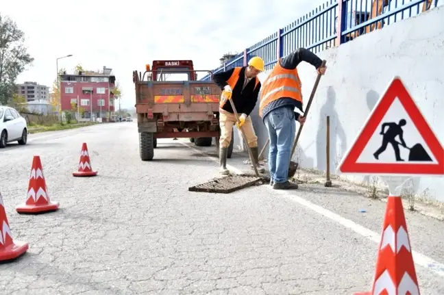 Yağmur suyu hatları temizleniyor