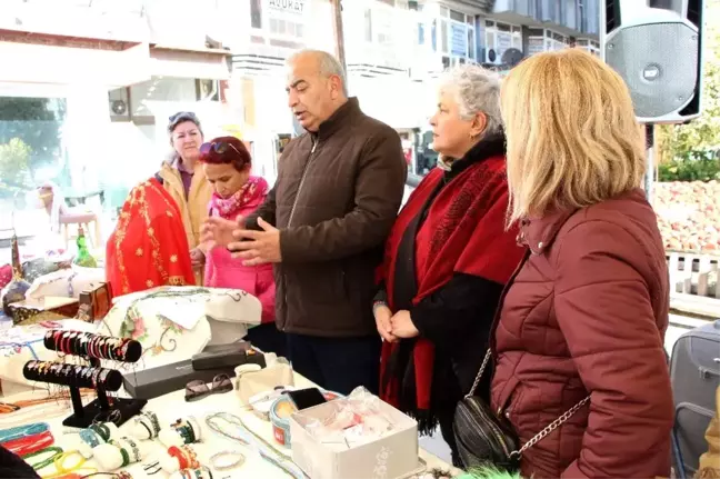 Devrekli hanımlar el emeklerini pazara çıkardı