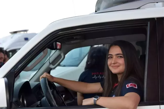 İlk ve acil yardımcılar 'Paramedik Haftası'nı kutladı