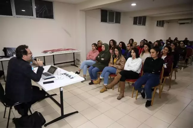 Bayraklı'da gençler yazarlarla buluşuyor