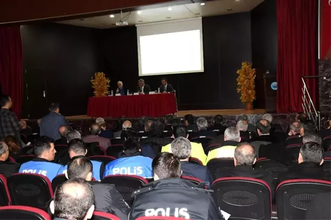 Vali Pekmez, halkla buluştu