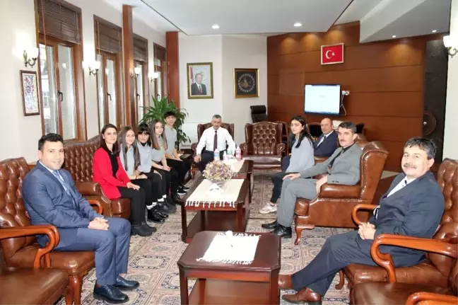 Eren Enerji Lisesi heyeti Vali Bektaş'ı ziyaret etti