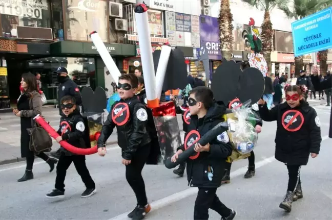 'Sigaraya elveda' demek için bandoyla yürüdüler
