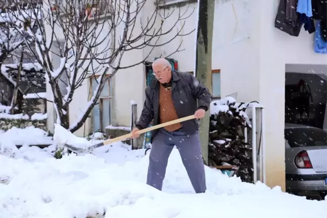 Kaş yayla yollarında karla mücadele