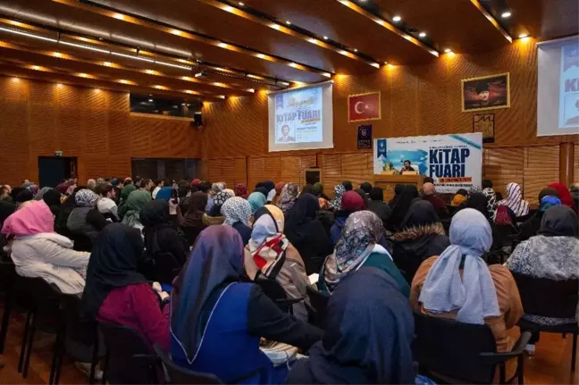 Ünlü yazarlar okurlarıyla buluştu