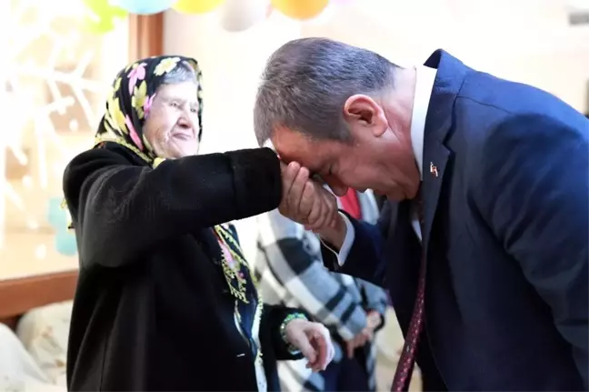 Başkan Böcek'ten huzurevi ziyareti