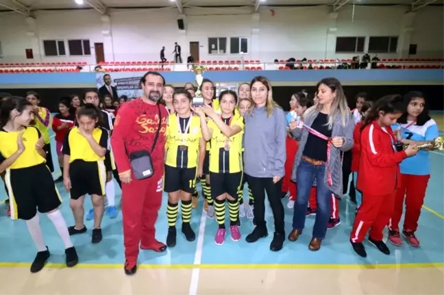 Ada Sokağı Ortaokulu hentbolde Adana birincisi
