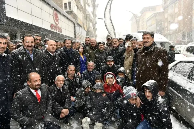 Bakan Soylu kar yağışı altında esnafı ziyaret etti