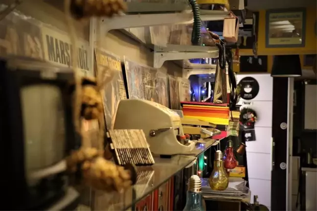 (Özel) Nostalji yaşamak isteyenlerin adresi: 'Analog Plak' kafe oldu